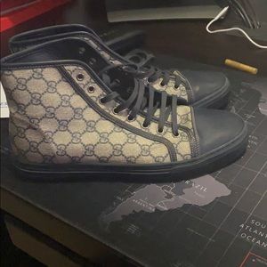 Gucci sneakers very rare only worn twice.